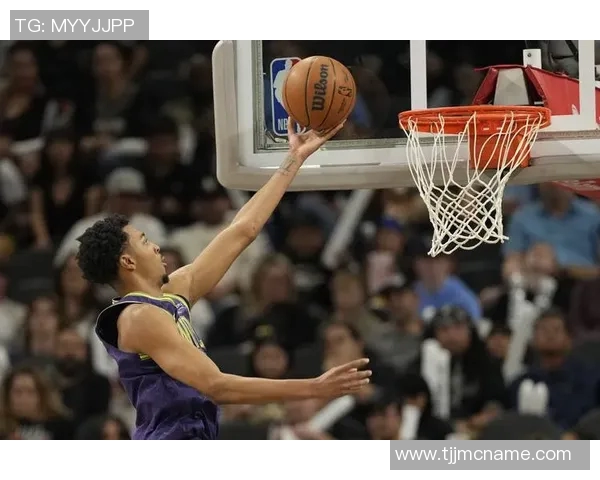 阿德巴约热火没有控卫反而更具活力,多名球员能发起进攻 阿德巴约热火没有控卫反而更具活力,多名球员能发起进攻