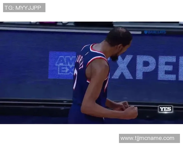 76人主场赛后晒经典复古标志,感恩粉丝道晚安 76人主场赛后晒经典复古标志,感恩粉丝道晚安